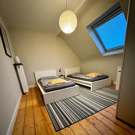 2 Bedrooms, Sleeping 4 Guests, Kitchen Corner * Krefeld
